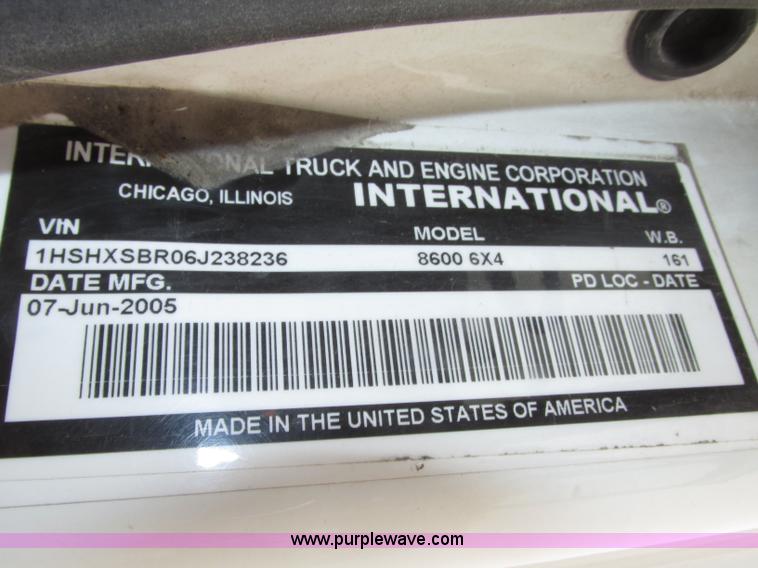 image for item F7398 2006 International TranStar 8600 semi truck