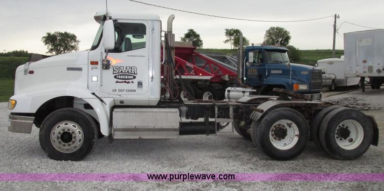 image for item F7399 2000 International 9200i semi truck