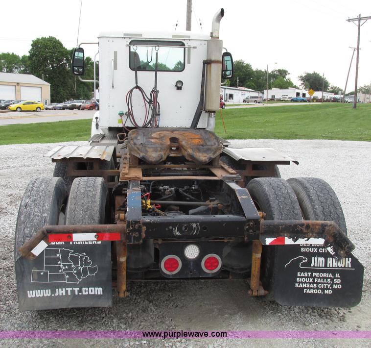 image for item F7399 2000 International 9200i semi truck