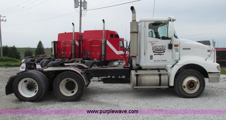 image for item F7399 2000 International 9200i semi truck