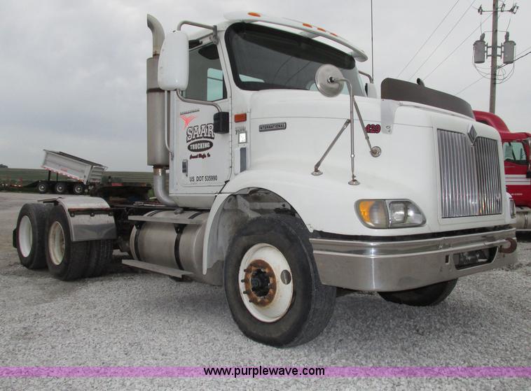 image for item F7399 2000 International 9200i semi truck