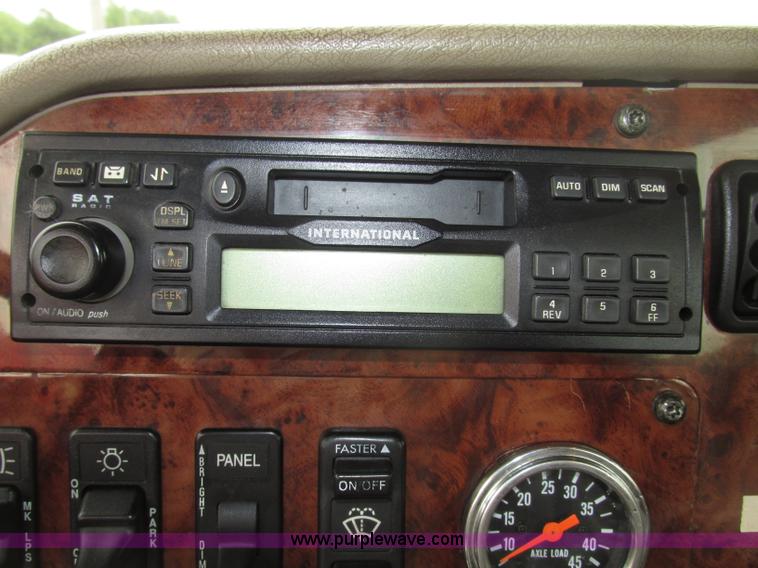 image for item F7399 2000 International 9200i semi truck