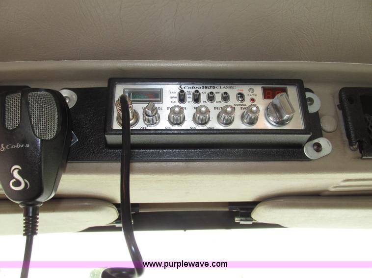 image for item F7399 2000 International 9200i semi truck