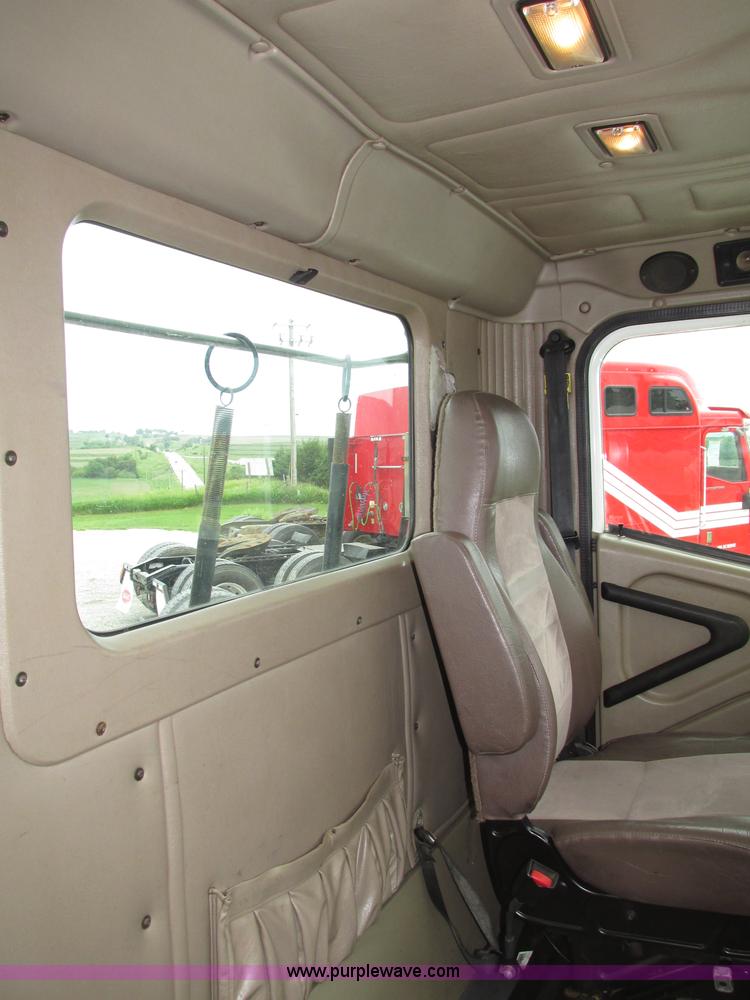 image for item F7399 2000 International 9200i semi truck