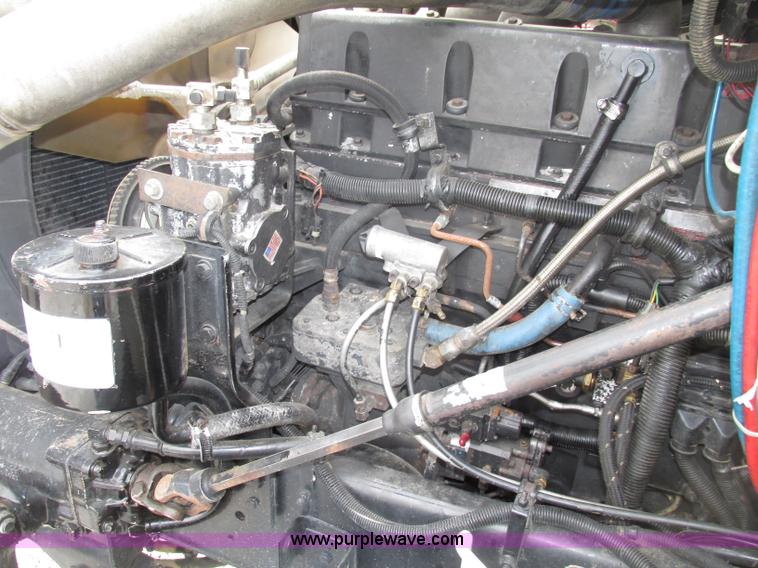 image for item F7399 2000 International 9200i semi truck