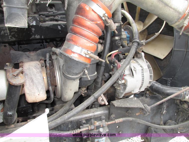 image for item F7399 2000 International 9200i semi truck