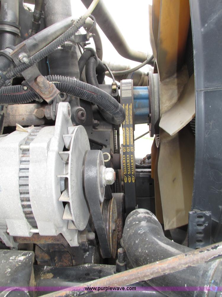 image for item F7399 2000 International 9200i semi truck