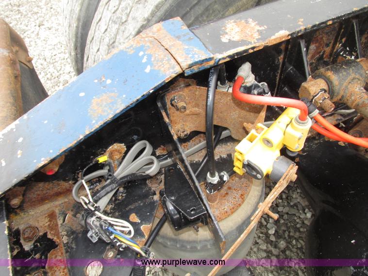 image for item F7399 2000 International 9200i semi truck