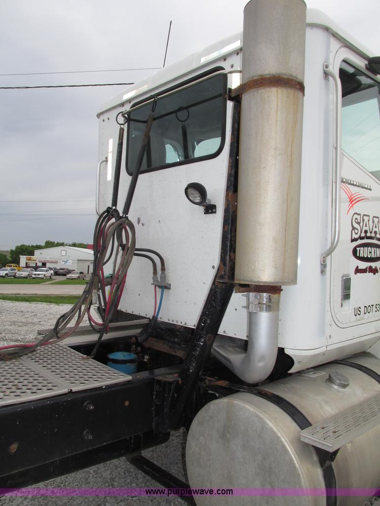 image for item F7399 2000 International 9200i semi truck