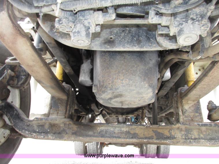 image for item F7399 2000 International 9200i semi truck