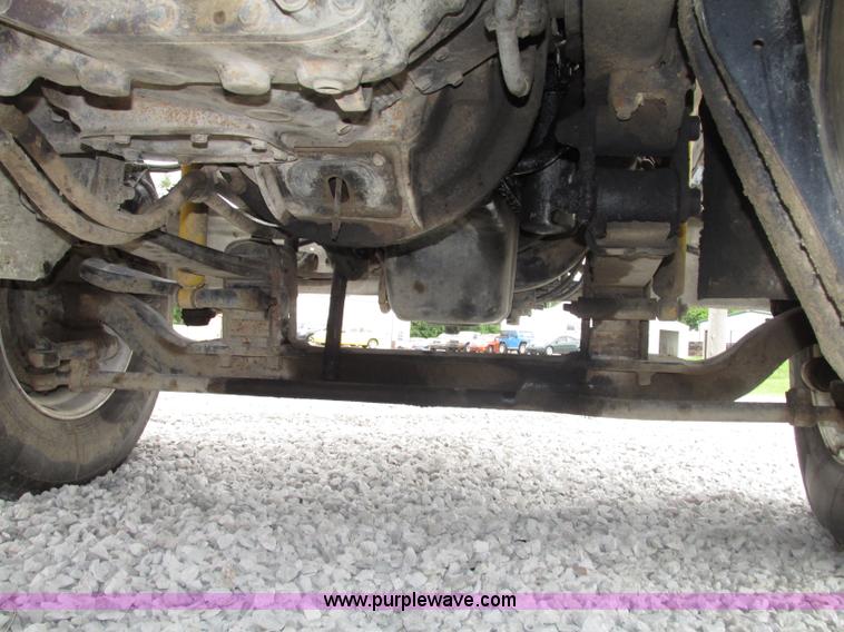 image for item F7399 2000 International 9200i semi truck