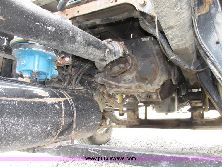 image for item F7399 2000 International 9200i semi truck