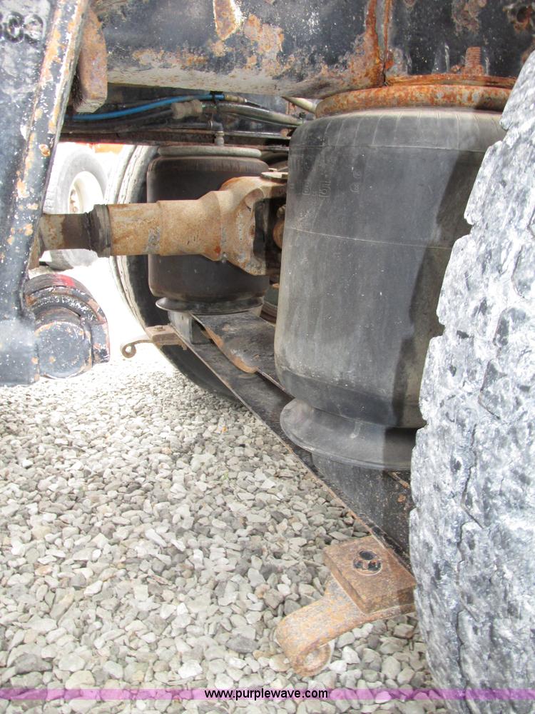 image for item F7399 2000 International 9200i semi truck