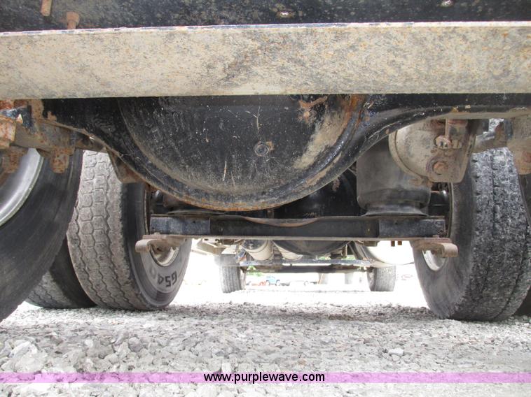 image for item F7399 2000 International 9200i semi truck