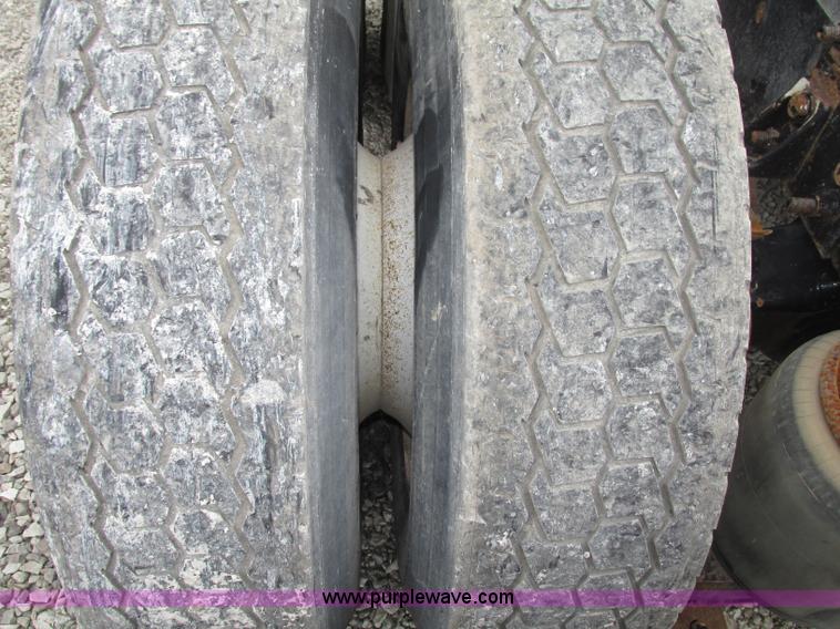 image for item F7399 2000 International 9200i semi truck