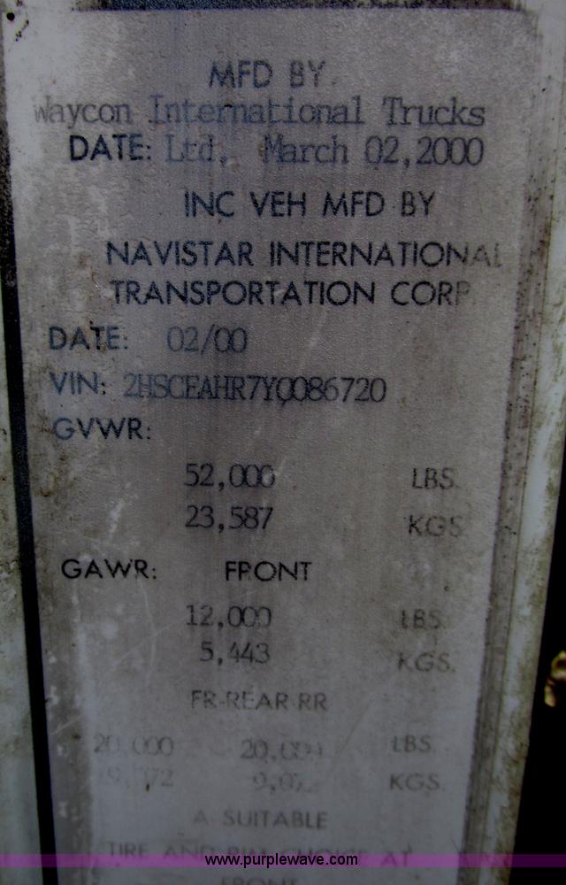 image for item F7399 2000 International 9200i semi truck