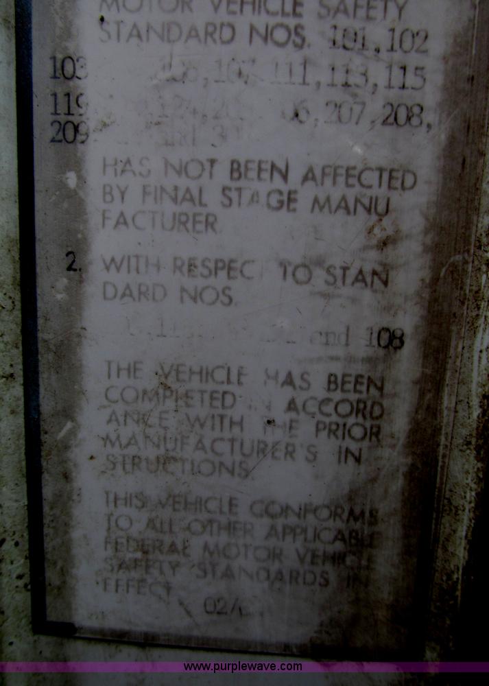 image for item F7399 2000 International 9200i semi truck