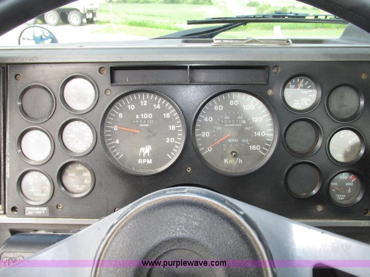 image for item F7400 1995 Mack CH613 semi truck