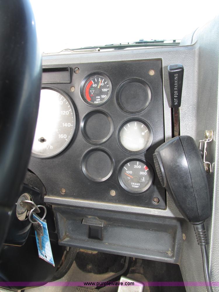 image for item F7400 1995 Mack CH613 semi truck