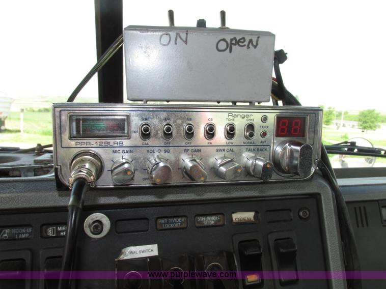 image for item F7400 1995 Mack CH613 semi truck