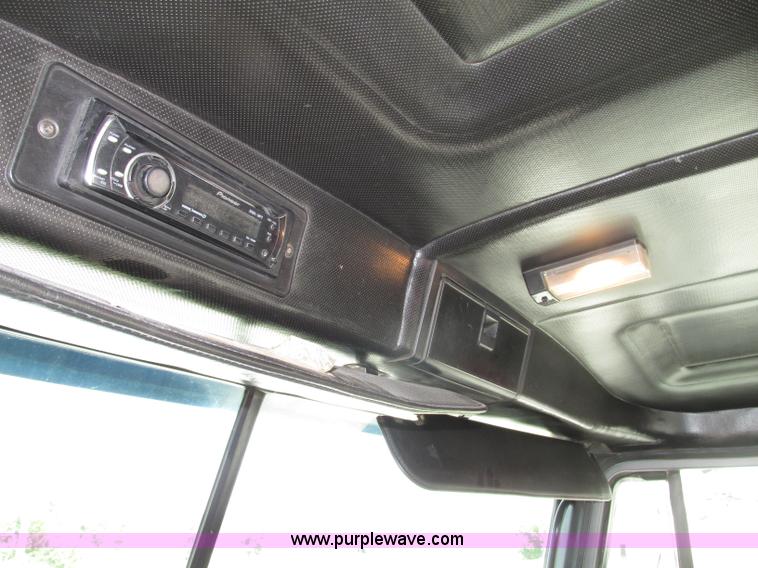 image for item F7400 1995 Mack CH613 semi truck