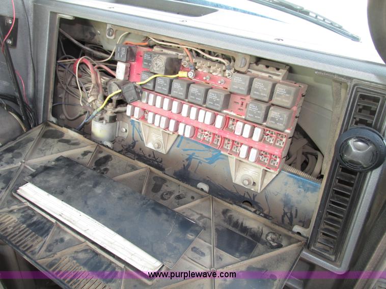 image for item F7400 1995 Mack CH613 semi truck