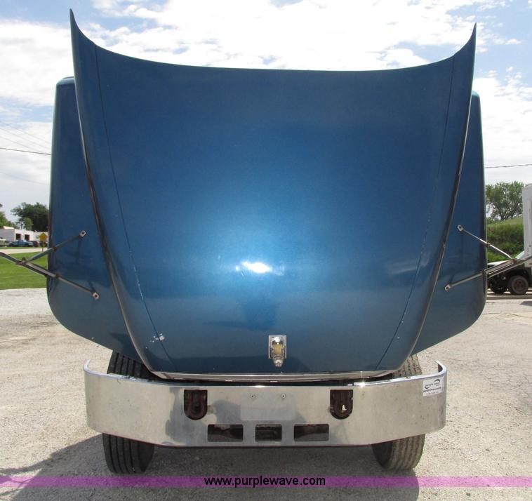 image for item F7400 1995 Mack CH613 semi truck