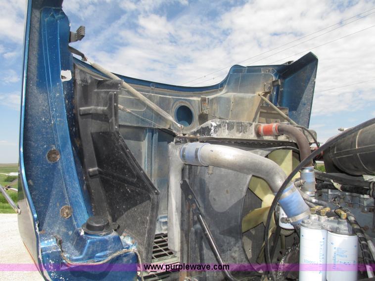 image for item F7400 1995 Mack CH613 semi truck