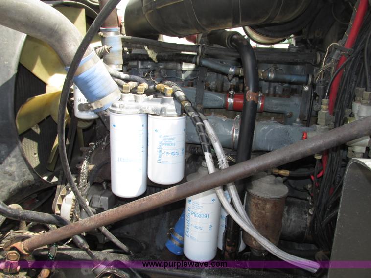 image for item F7400 1995 Mack CH613 semi truck