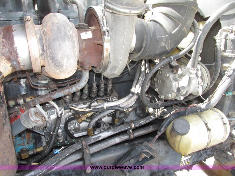 image for item F7400 1995 Mack CH613 semi truck