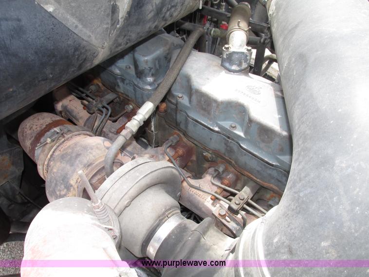 image for item F7400 1995 Mack CH613 semi truck