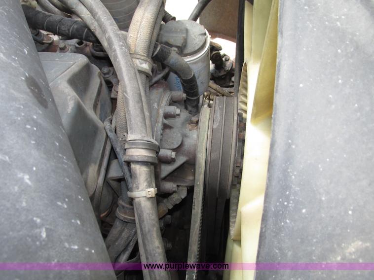 image for item F7400 1995 Mack CH613 semi truck