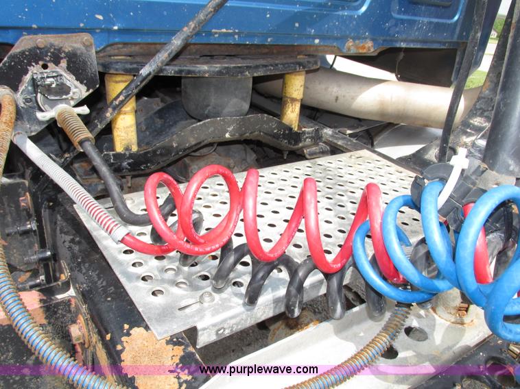 image for item F7400 1995 Mack CH613 semi truck