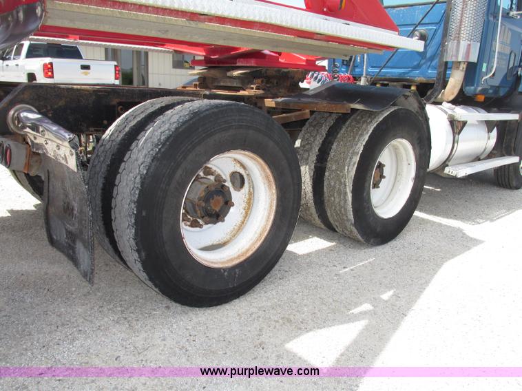 image for item F7400 1995 Mack CH613 semi truck