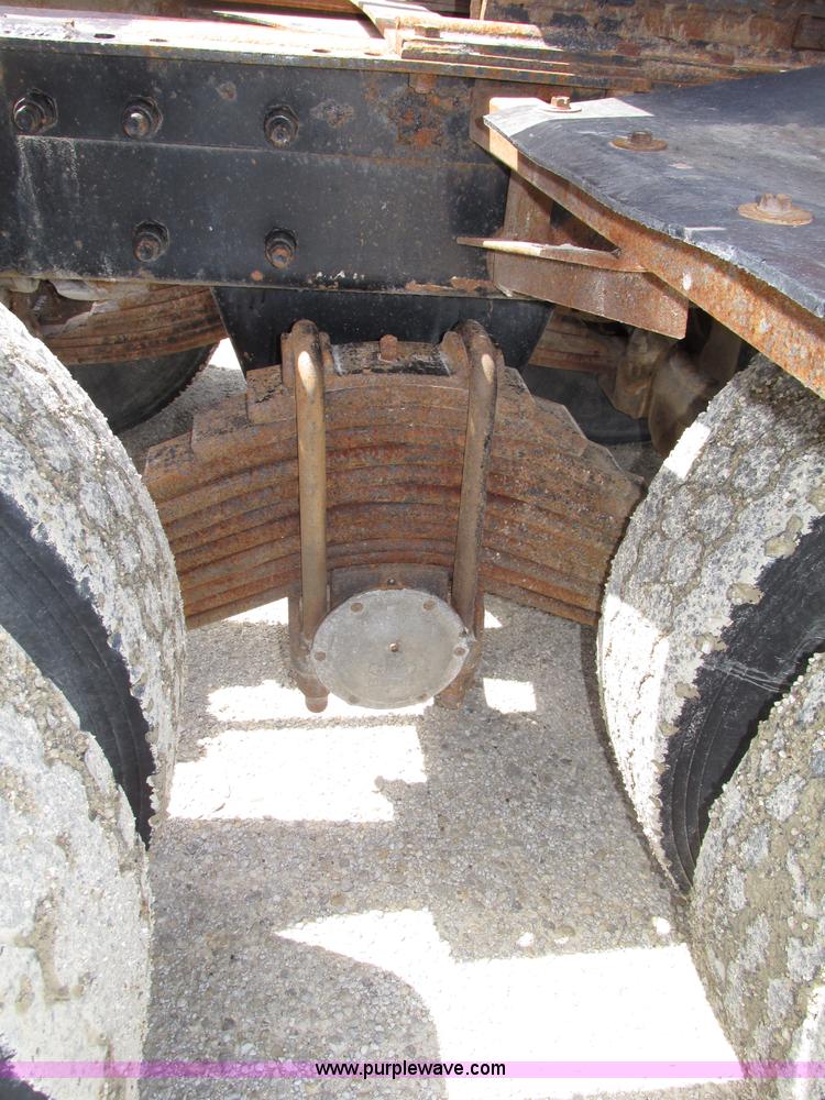 image for item F7400 1995 Mack CH613 semi truck