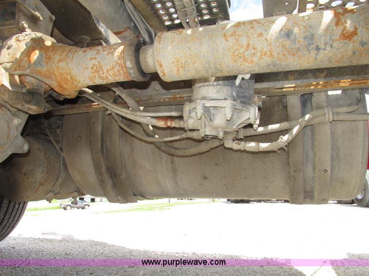 image for item F7400 1995 Mack CH613 semi truck