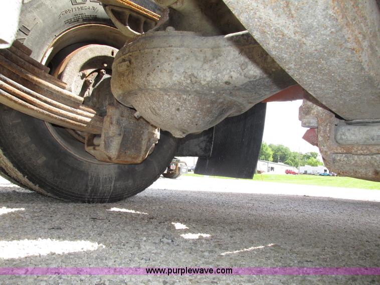 image for item F7400 1995 Mack CH613 semi truck