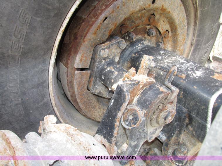 image for item F7400 1995 Mack CH613 semi truck