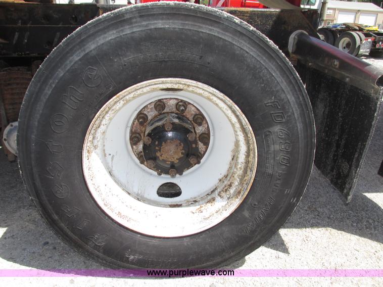 image for item F7400 1995 Mack CH613 semi truck