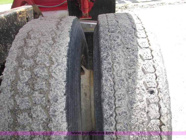 image for item F7400 1995 Mack CH613 semi truck