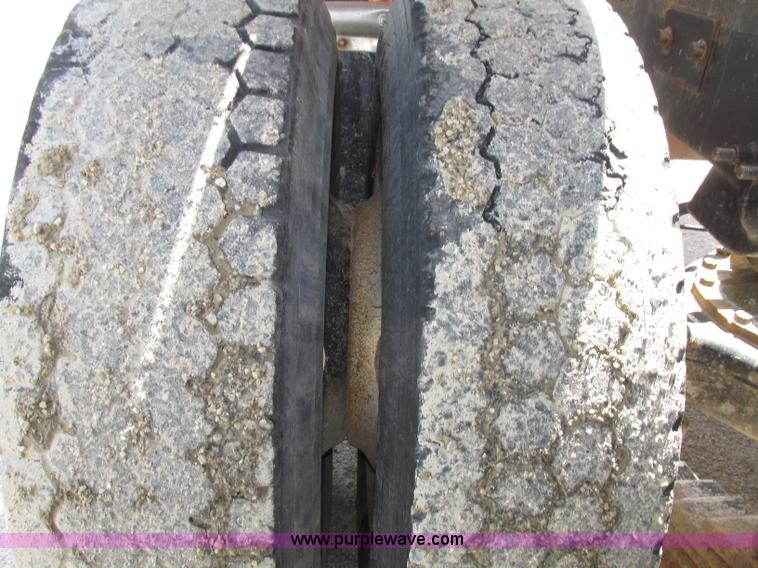 image for item F7400 1995 Mack CH613 semi truck