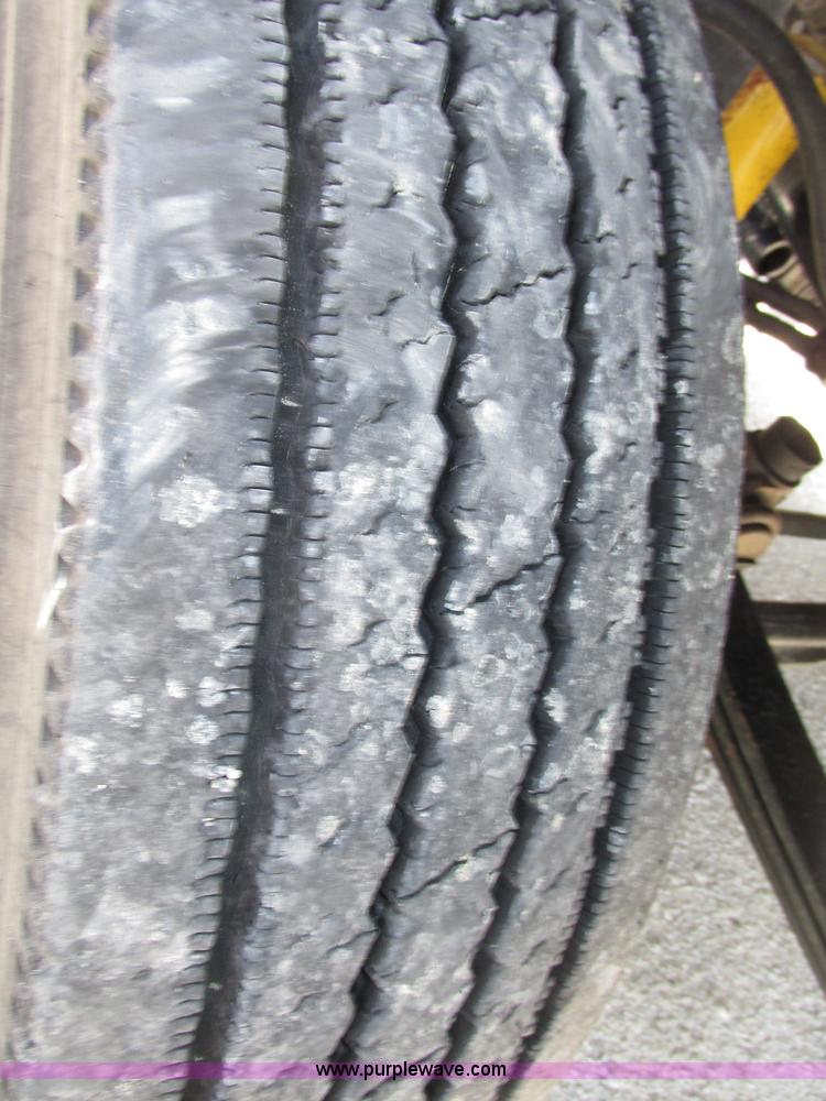 image for item F7400 1995 Mack CH613 semi truck