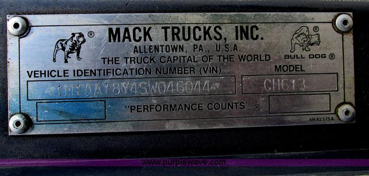 image for item F7400 1995 Mack CH613 semi truck