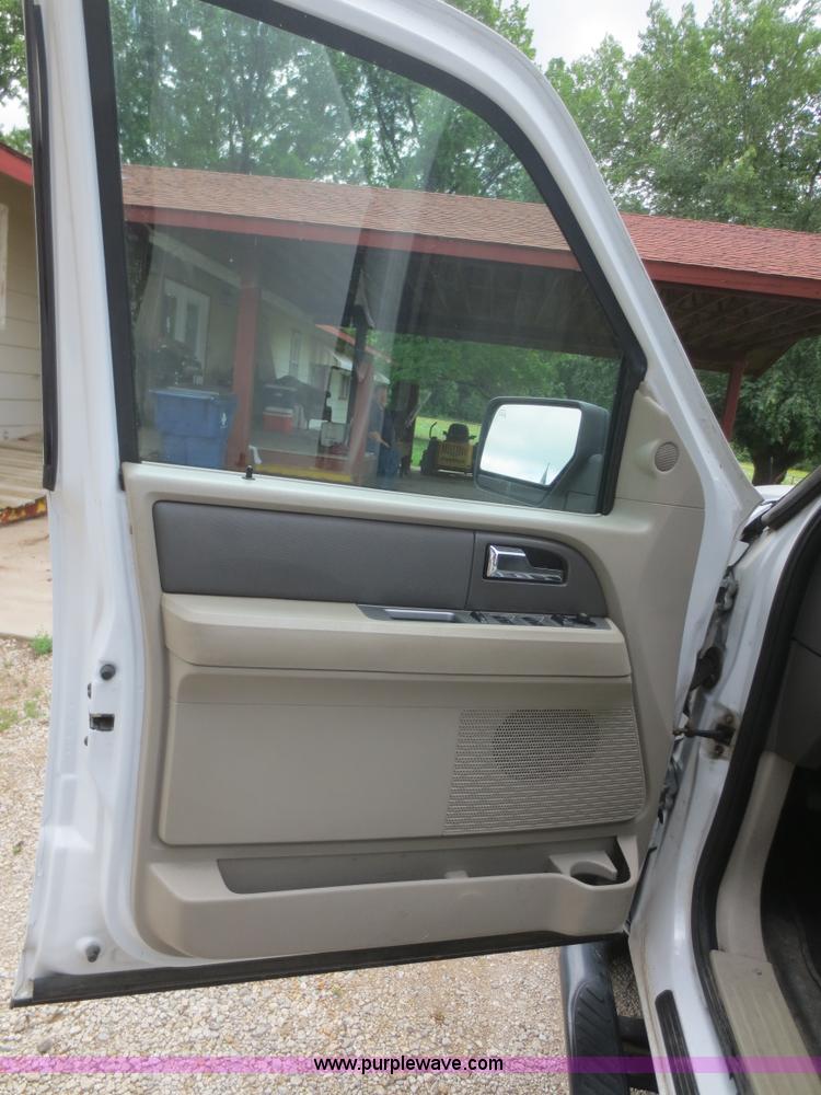 image for item F8289 2007 Ford Expedition SUV