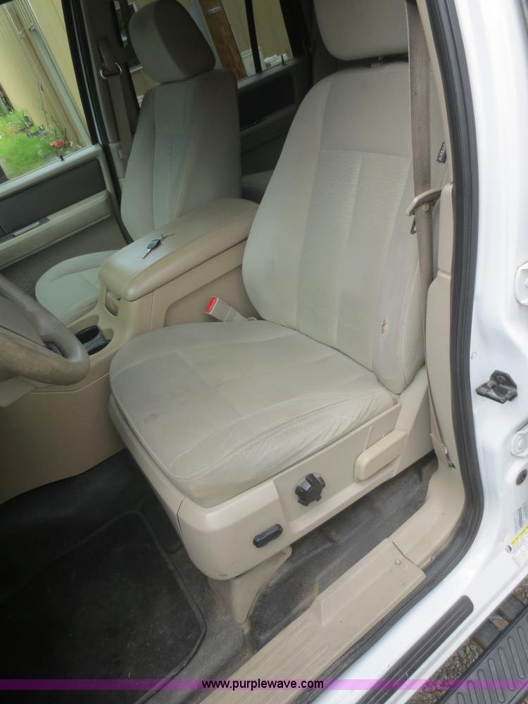 image for item F8289 2007 Ford Expedition SUV
