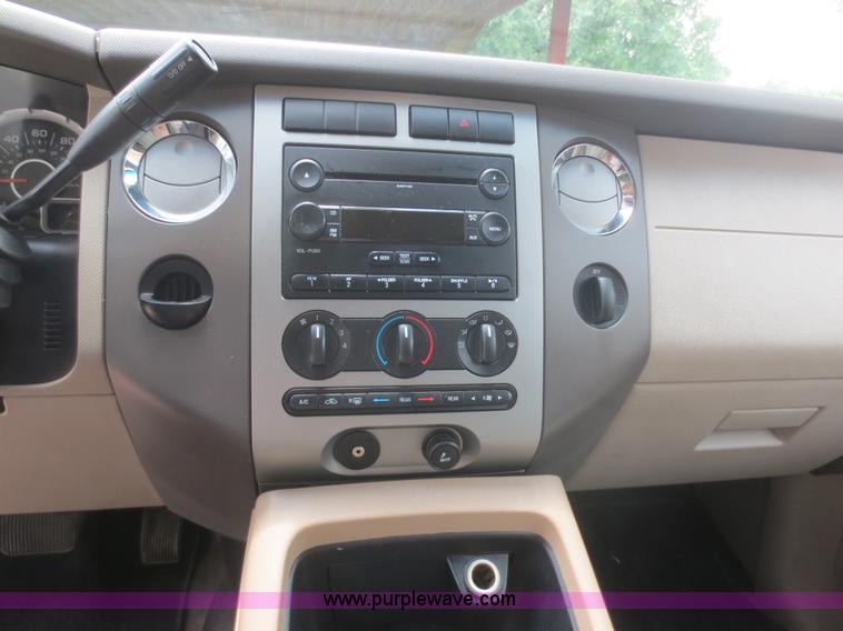 image for item F8289 2007 Ford Expedition SUV