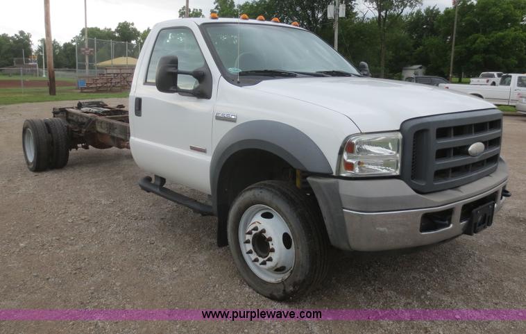 image for item G3083 2005 Ford F550 Super Duty XL truck cab and chassis
