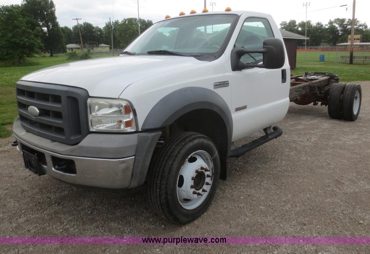image for item G3083 2005 Ford F550 Super Duty XL truck cab and chassis