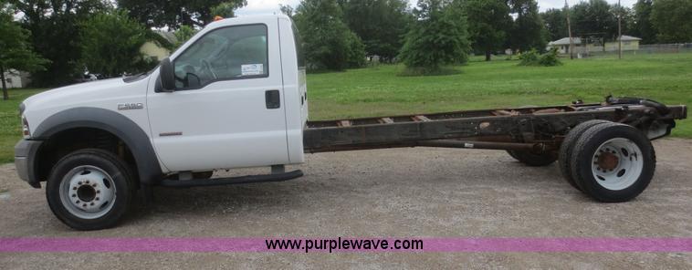 image for item G3083 2005 Ford F550 Super Duty XL truck cab and chassis
