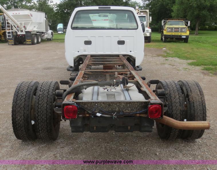 image for item G3083 2005 Ford F550 Super Duty XL truck cab and chassis
